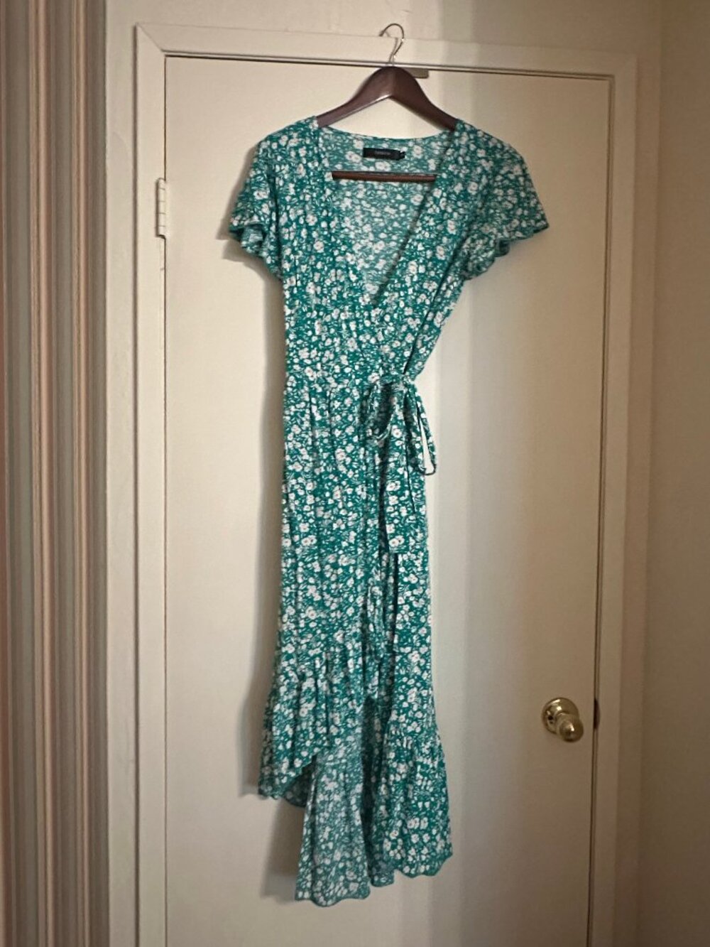 Zesica green floral high-low hem wrap dress, size small